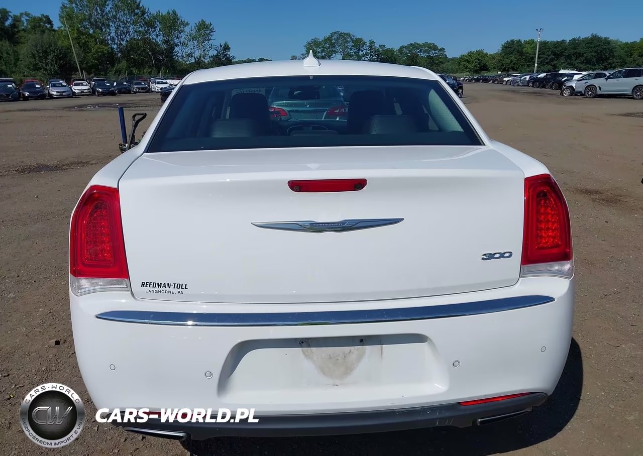 2016 Chrysler 300 Anniversary Edition VIN:2C3CCAAG2GH308139 - 16