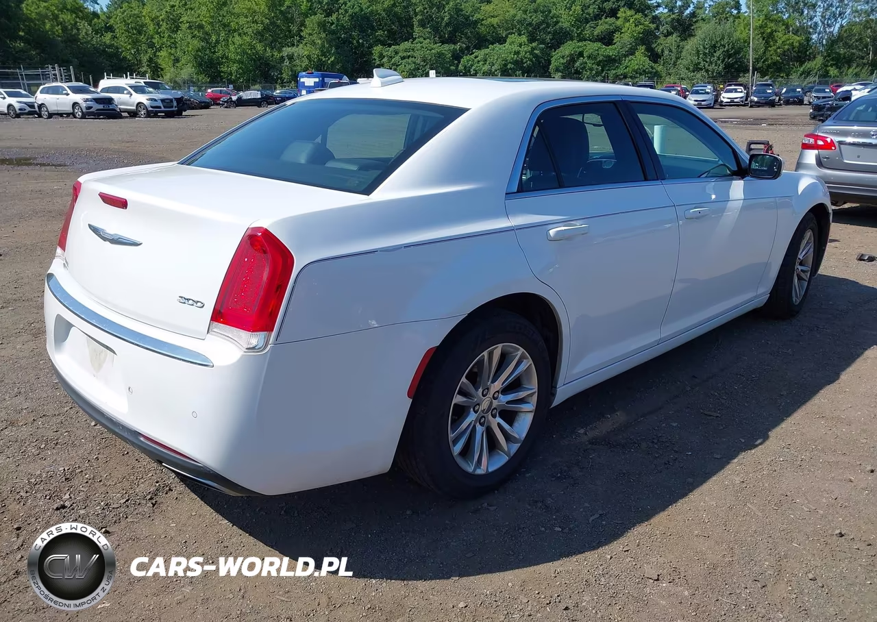 2016 Chrysler 300 Anniversary Edition VIN:2C3CCAAG2GH308139 - 4