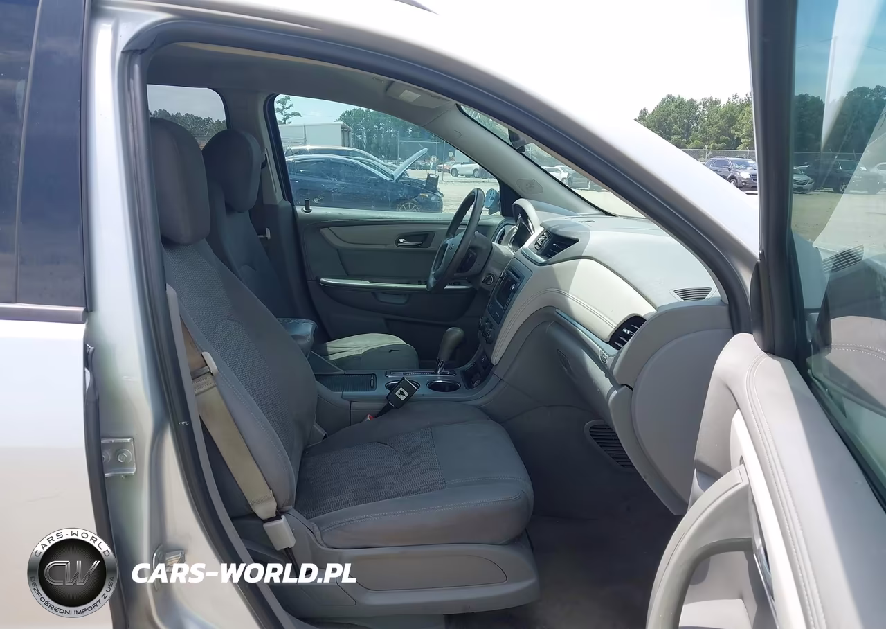 2017 Chevrolet Traverse Ls VIN:1GNKRFED9HJ204340 - 5