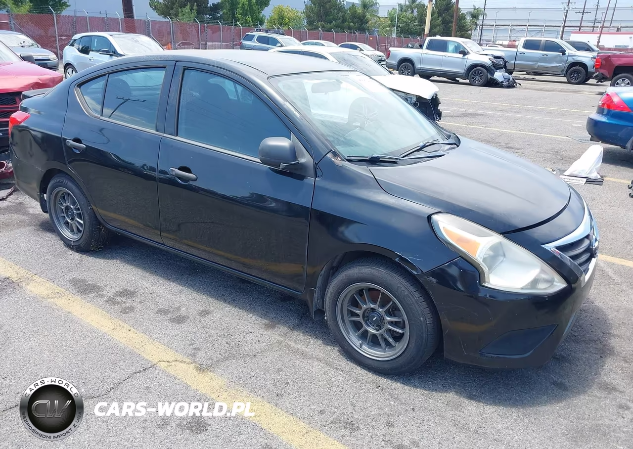 2015 Nissan Versa 1.6 S+