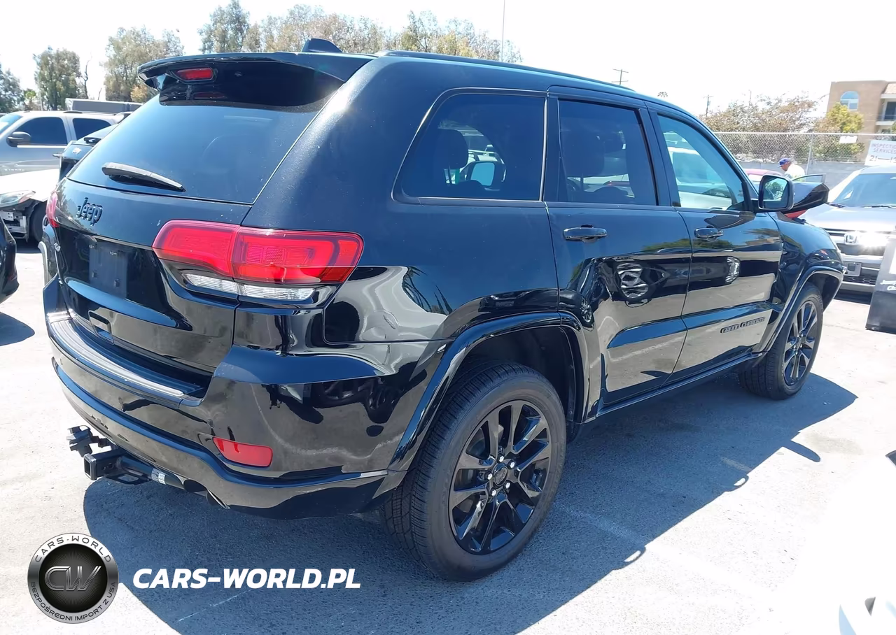 2017 Jeep Grand Cherokee Altitude VIN:1C4RJFAG6HC886385 - 4