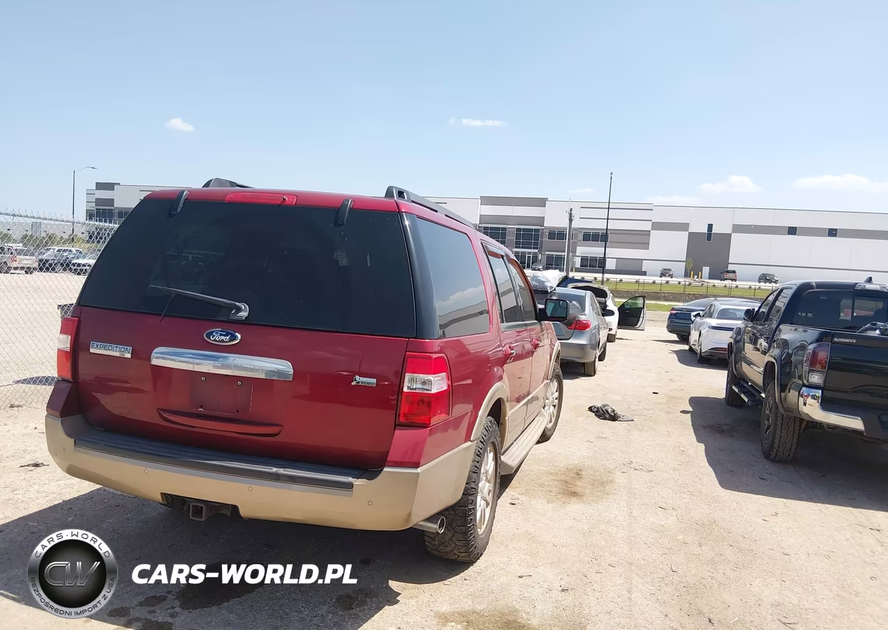2013 Ford Expedition Xlt VIN:1FMJU1H50DEF69725 - 4