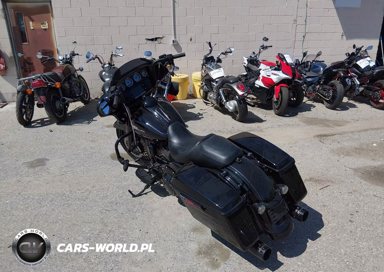 2016 Harley-Davidson Flhxs Street Glide Special VIN:1HD1KRM18GB672634 - 3