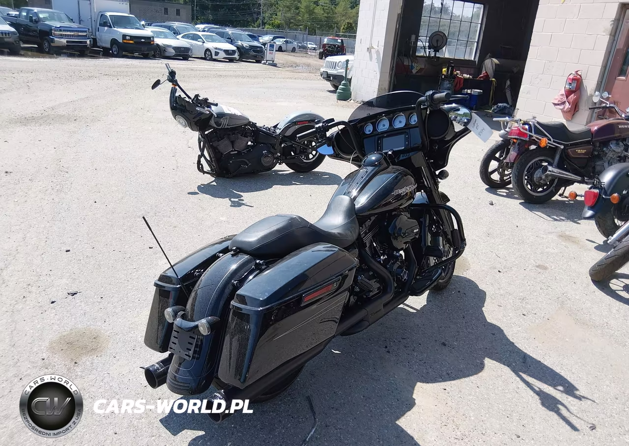2016 Harley-Davidson Flhxs Street Glide Special VIN:1HD1KRM18GB672634 - 4