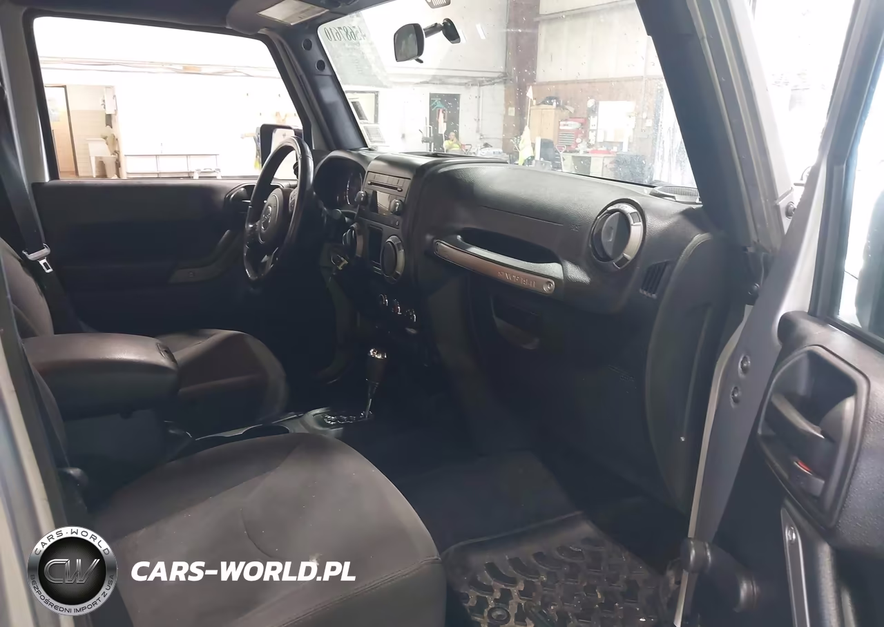 2016 Jeep Wrangler Unlimited Sport VIN:1C4BJWDG2GL343238 - 5