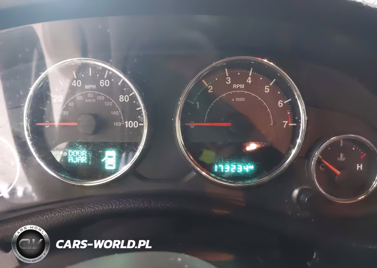 2016 Jeep Wrangler Unlimited Sport VIN:1C4BJWDG2GL343238 - 7