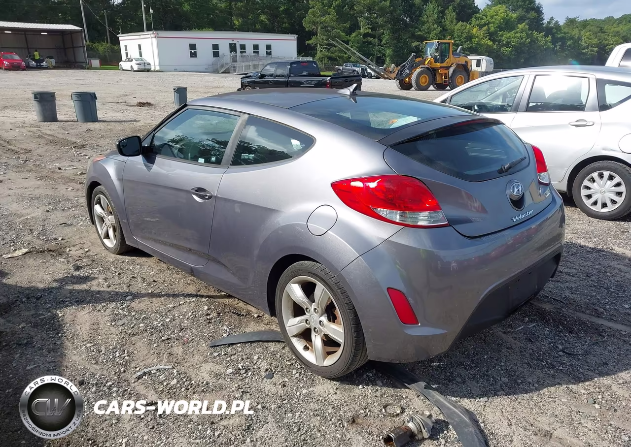 2015 Hyundai Veloster VIN:KMHTC6AD3FU236910 - 3
