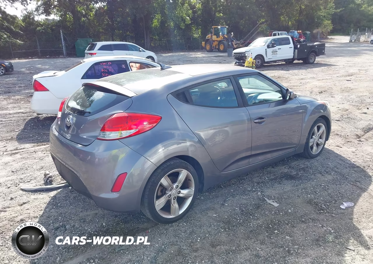 2015 Hyundai Veloster VIN:KMHTC6AD3FU236910 - 4