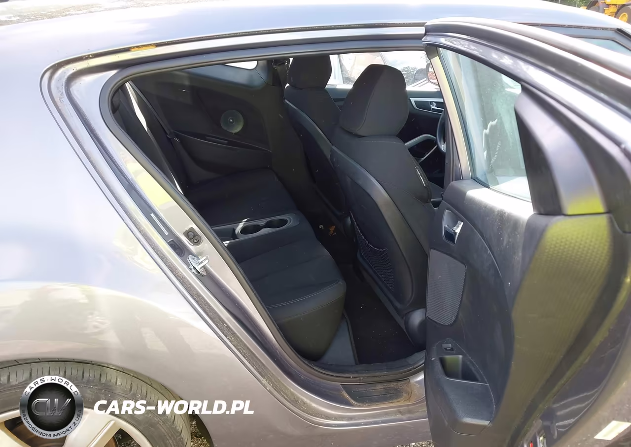 2015 Hyundai Veloster VIN:KMHTC6AD3FU236910 - 8