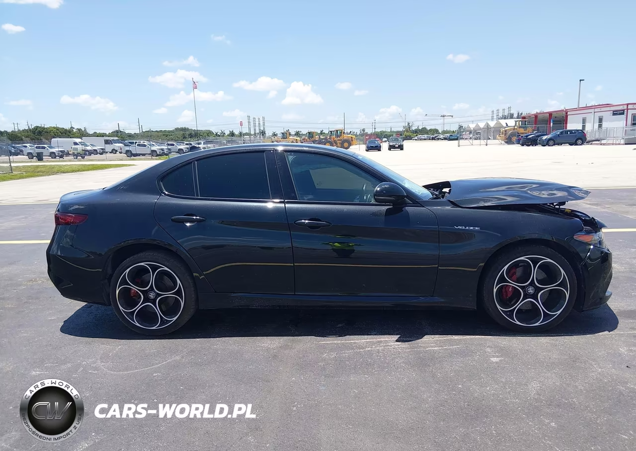 2023 Alfa Romeo Giulia Veloce Awd VIN:ZARFANBN8P7676264 - 13