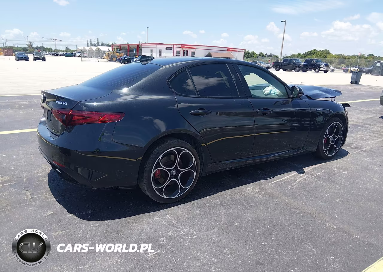 2023 Alfa Romeo Giulia Veloce Awd VIN:ZARFANBN8P7676264 - 4