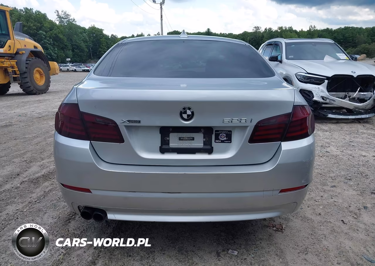 2013 BMW 528I xDrive VIN:WBAXH5C55DDW15621 - 16