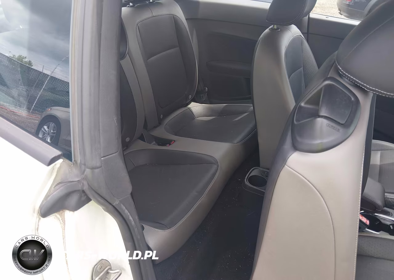 2015 Volkswagen Beetle 1.8T Fleet Edition VIN:3VWF17AT7FM640184 - 8