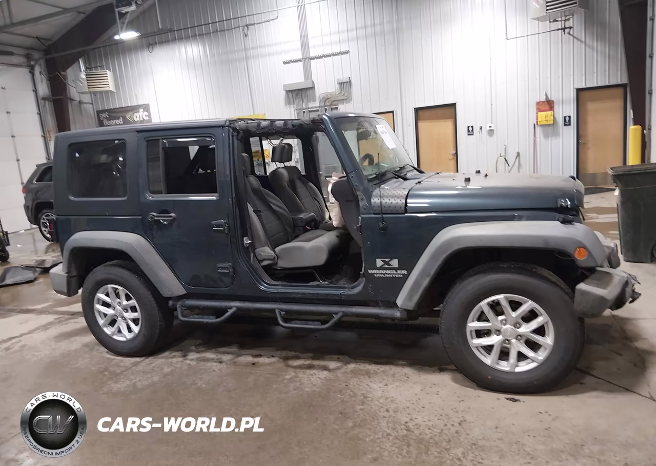 2008 Jeep Wrangler Unlimited X VIN:1J4GA39118L556329 - 13