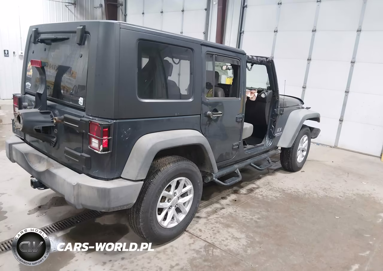 2008 Jeep Wrangler Unlimited X VIN:1J4GA39118L556329 - 4