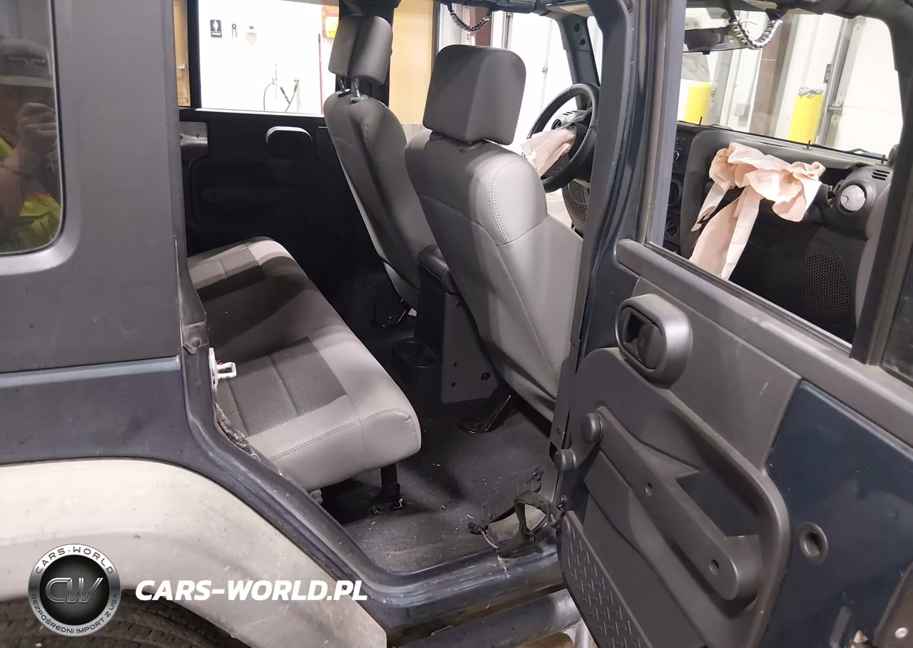 2008 Jeep Wrangler Unlimited X VIN:1J4GA39118L556329 - 8