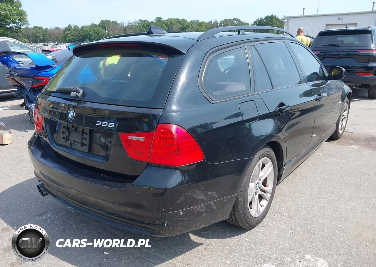 2009 BMW 328I xDrive VIN:WBAUU33599A540496 - 4