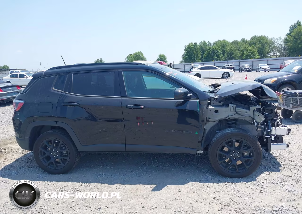 2025 Jeep Compass Latitude 4X4 VIN:3C4NJDBN7ST516557 - 13