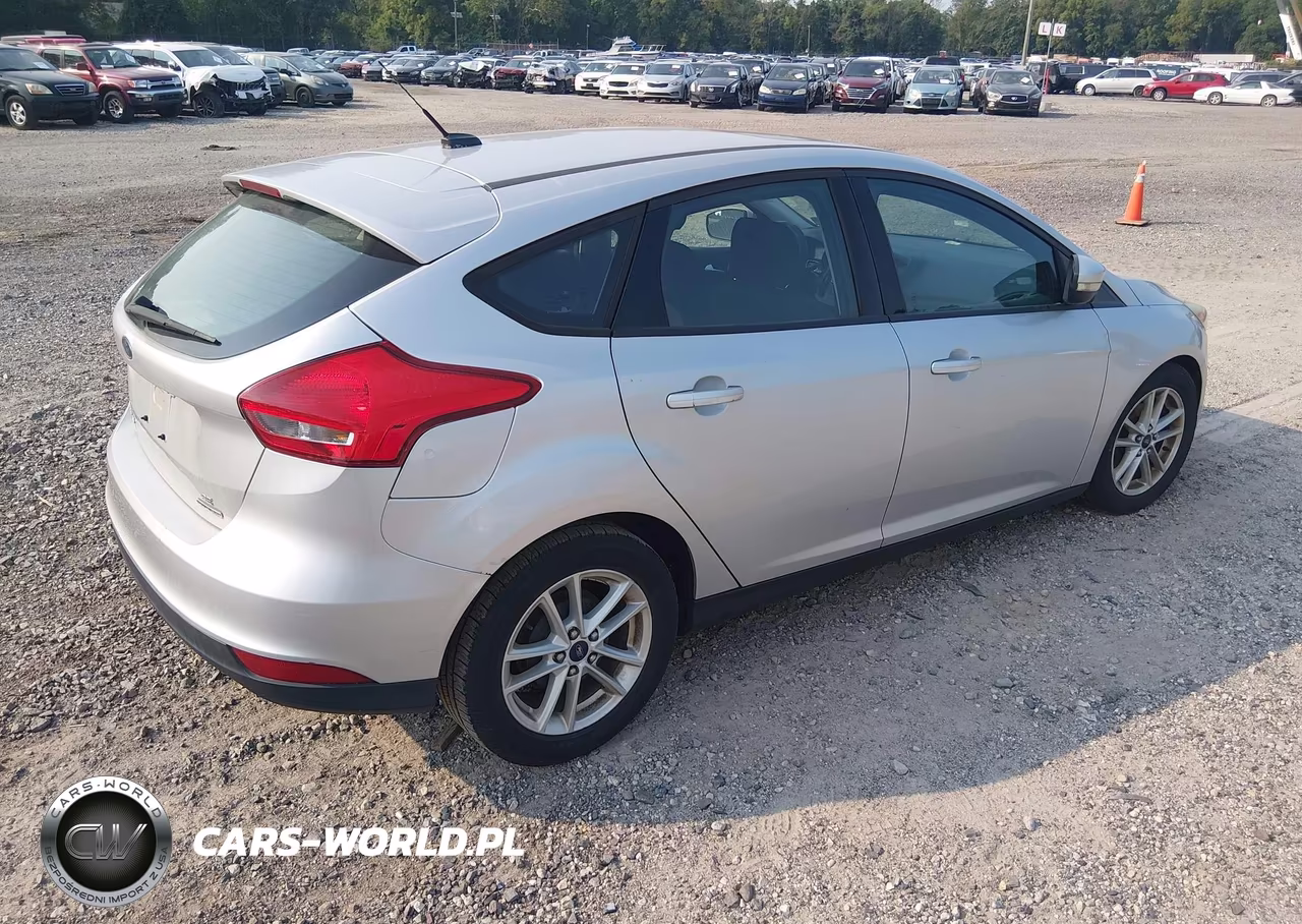 2016 Ford Focus Se VIN:1FADP3K22GL263540 - 4