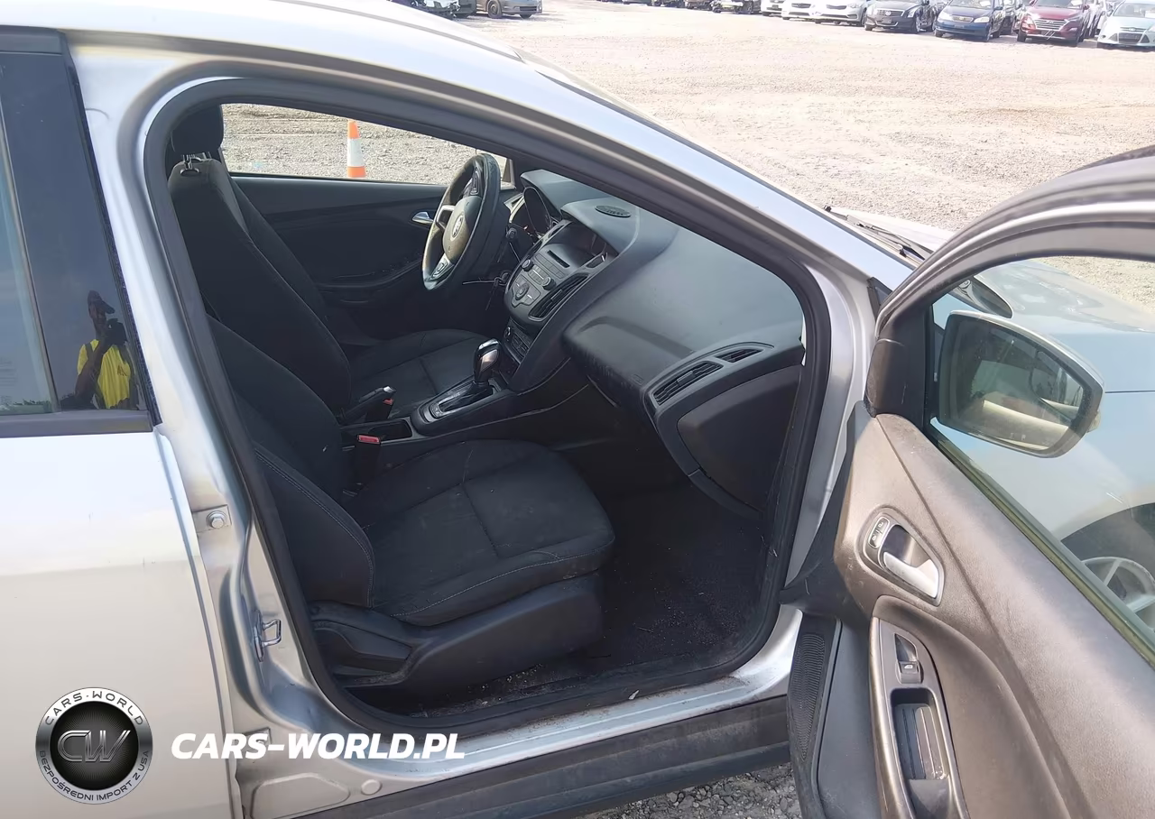 2016 Ford Focus Se VIN:1FADP3K22GL263540 - 5