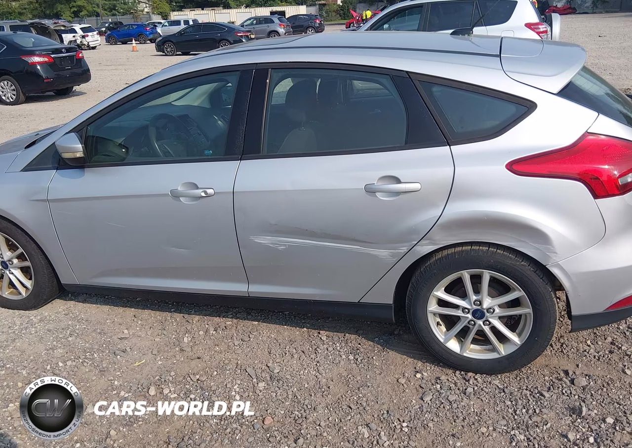 2016 Ford Focus Se VIN:1FADP3K22GL263540 - 6