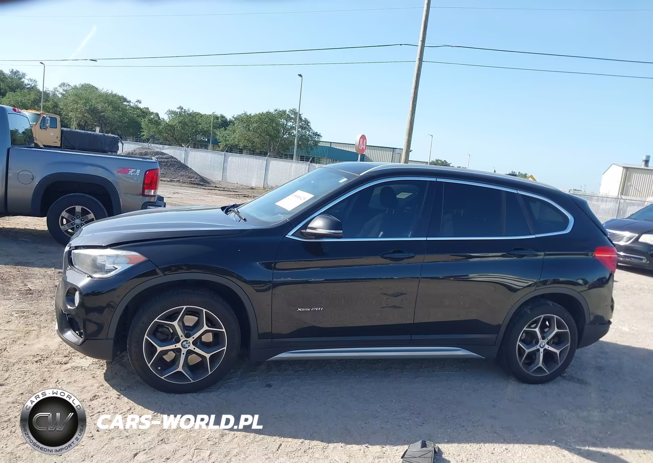 2018 BMW X1 xDrive28I VIN:WBXHT3C37J5L24782 - 14
