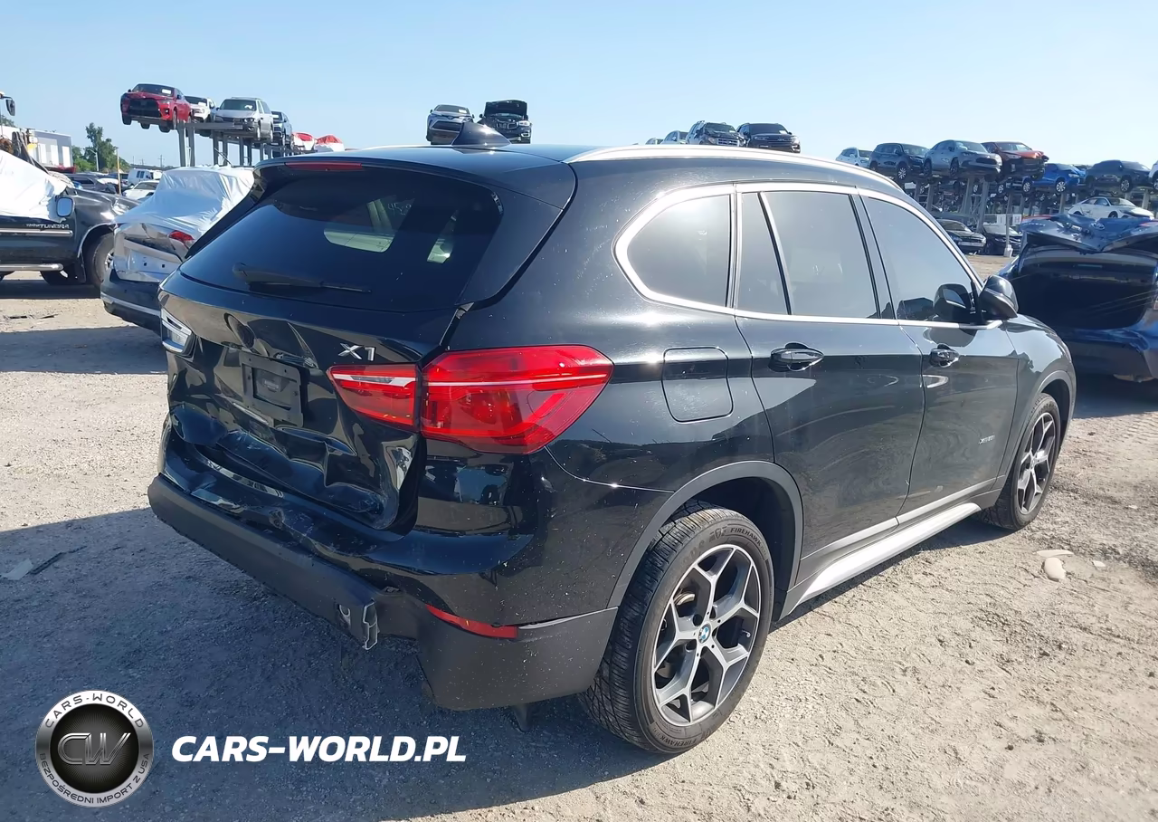 2018 BMW X1 xDrive28I VIN:WBXHT3C37J5L24782 - 4