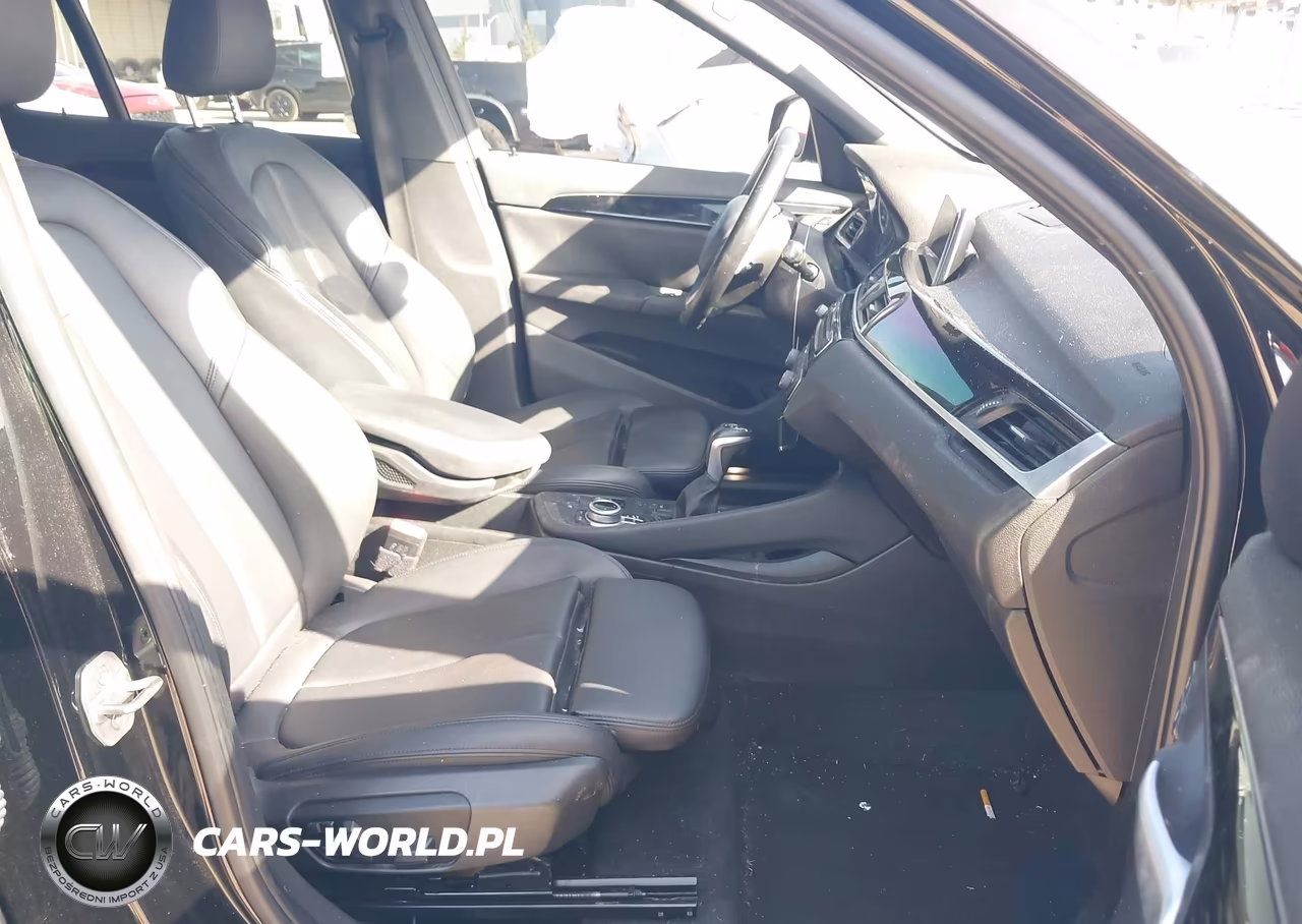 2018 BMW X1 xDrive28I VIN:WBXHT3C37J5L24782 - 5