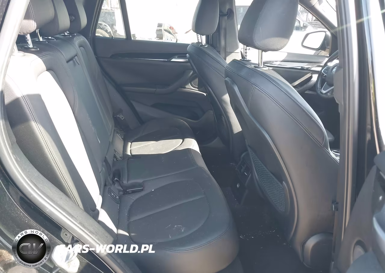 2018 BMW X1 xDrive28I VIN:WBXHT3C37J5L24782 - 8