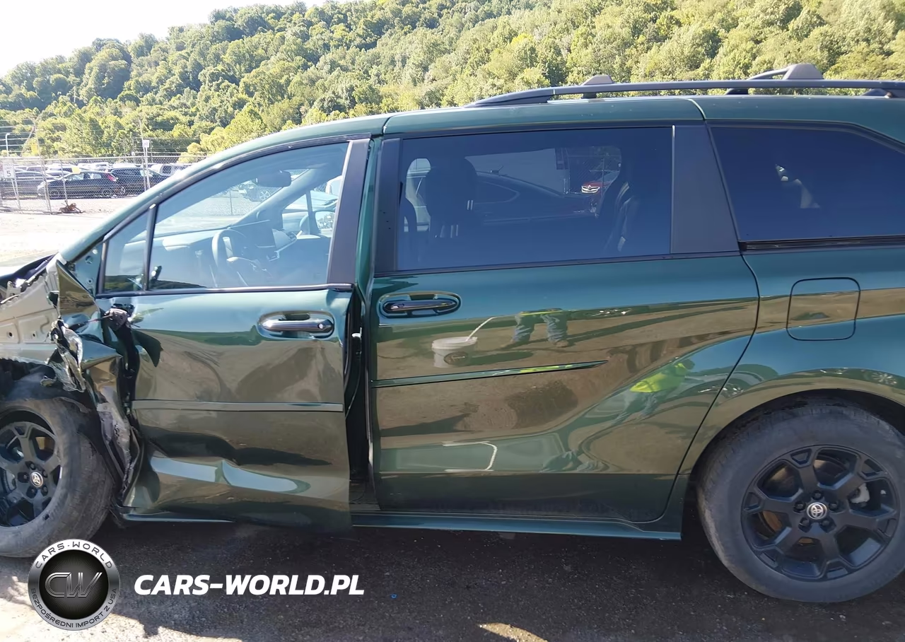 2025 Toyota Sienna Woodland Edition VIN:5TDCSKFC5SS192486 - 15
