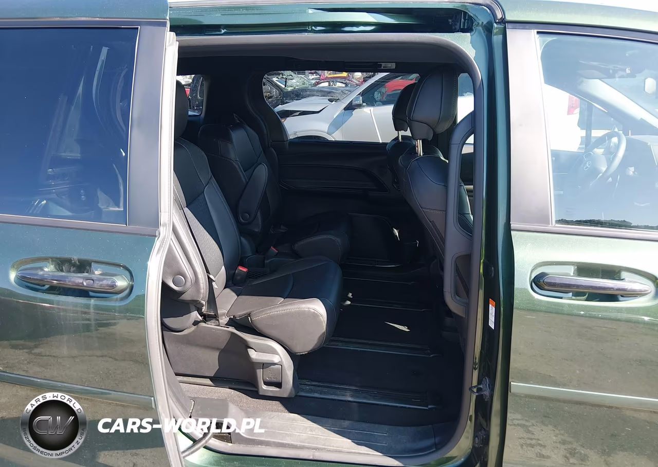 2025 Toyota Sienna Woodland Edition VIN:5TDCSKFC5SS192486 - 8
