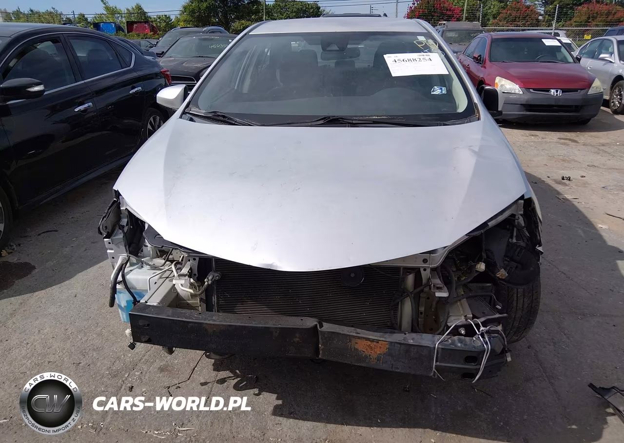 2018 Toyota Corolla Le VIN:5YFBURHE7JP752514 - 12