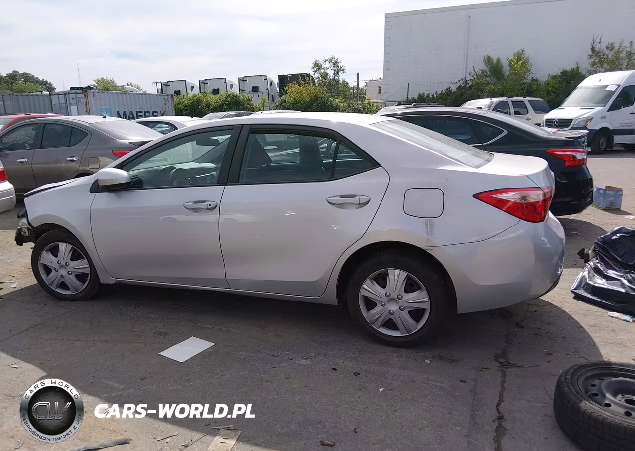 2018 Toyota Corolla Le VIN:5YFBURHE7JP752514 - 14