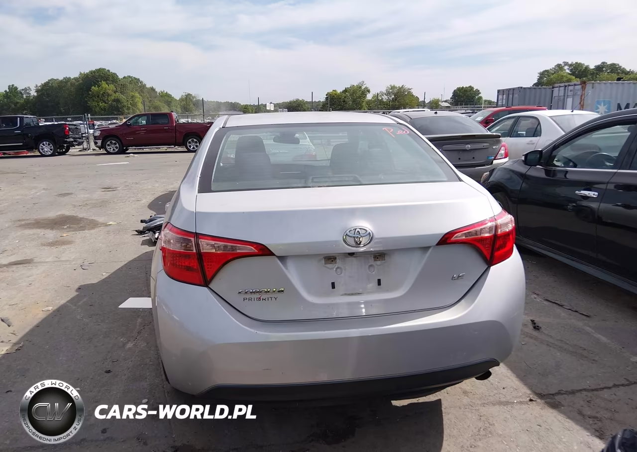 2018 Toyota Corolla Le VIN:5YFBURHE7JP752514 - 16