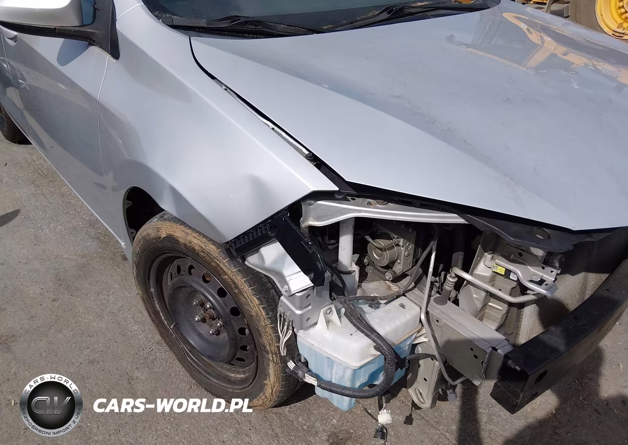 2018 Toyota Corolla Le VIN:5YFBURHE7JP752514 - 18