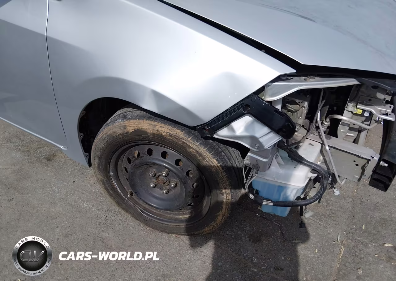 2018 Toyota Corolla Le VIN:5YFBURHE7JP752514 - 19
