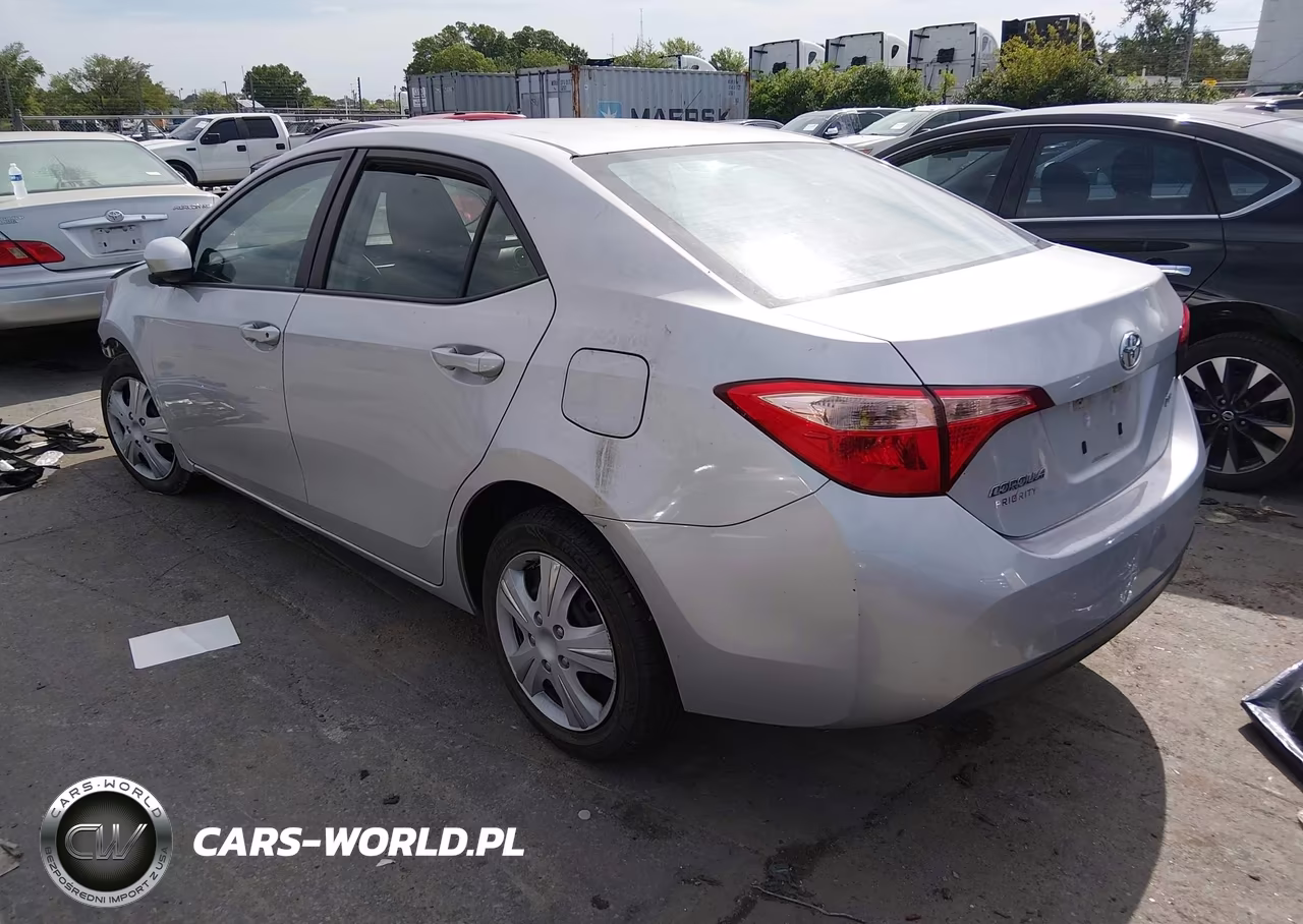 2018 Toyota Corolla Le VIN:5YFBURHE7JP752514 - 3