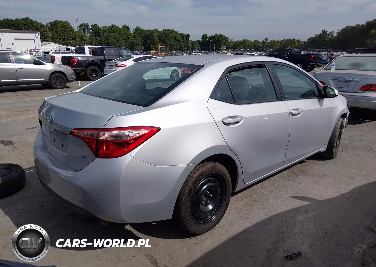 2018 Toyota Corolla Le VIN:5YFBURHE7JP752514 - 4
