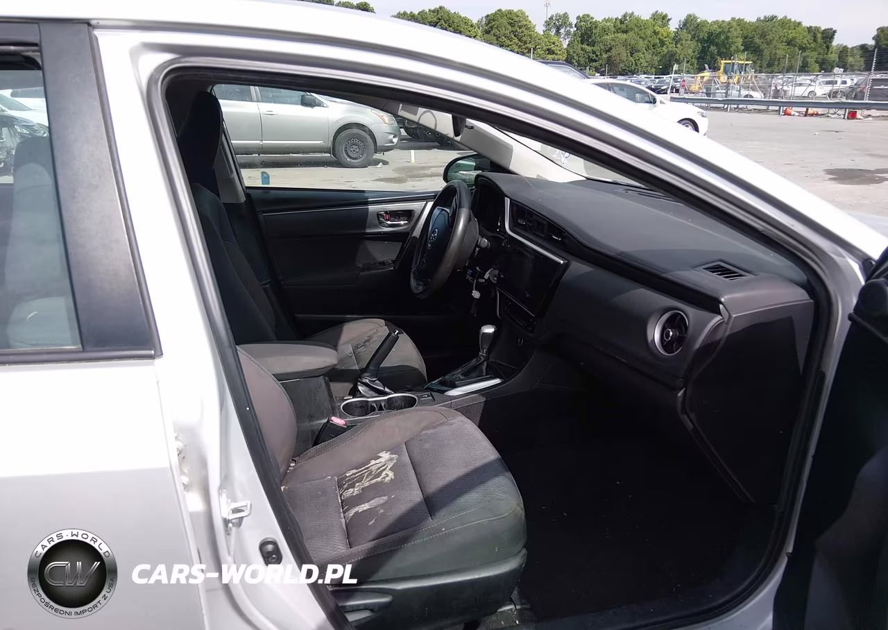 2018 Toyota Corolla Le VIN:5YFBURHE7JP752514 - 5