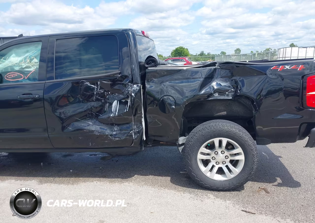 2018 Chevrolet Silverado 1500 1Lt VIN:3GCUKREC1JG638693 - 19