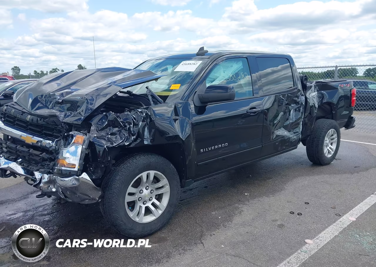 2018 Chevrolet Silverado 1500 1Lt VIN:3GCUKREC1JG638693 - 2