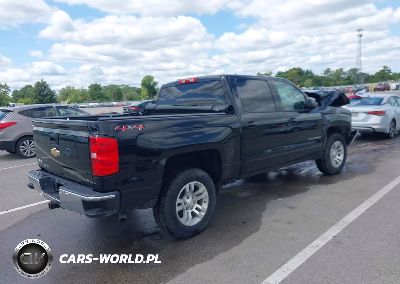 2018 Chevrolet Silverado 1500 1Lt VIN:3GCUKREC1JG638693 - 4