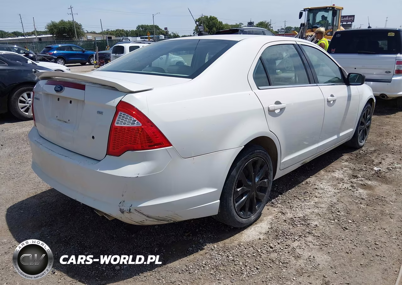 2010 Ford Fusion Se VIN:3FAHP0HA5AR370699 - 4