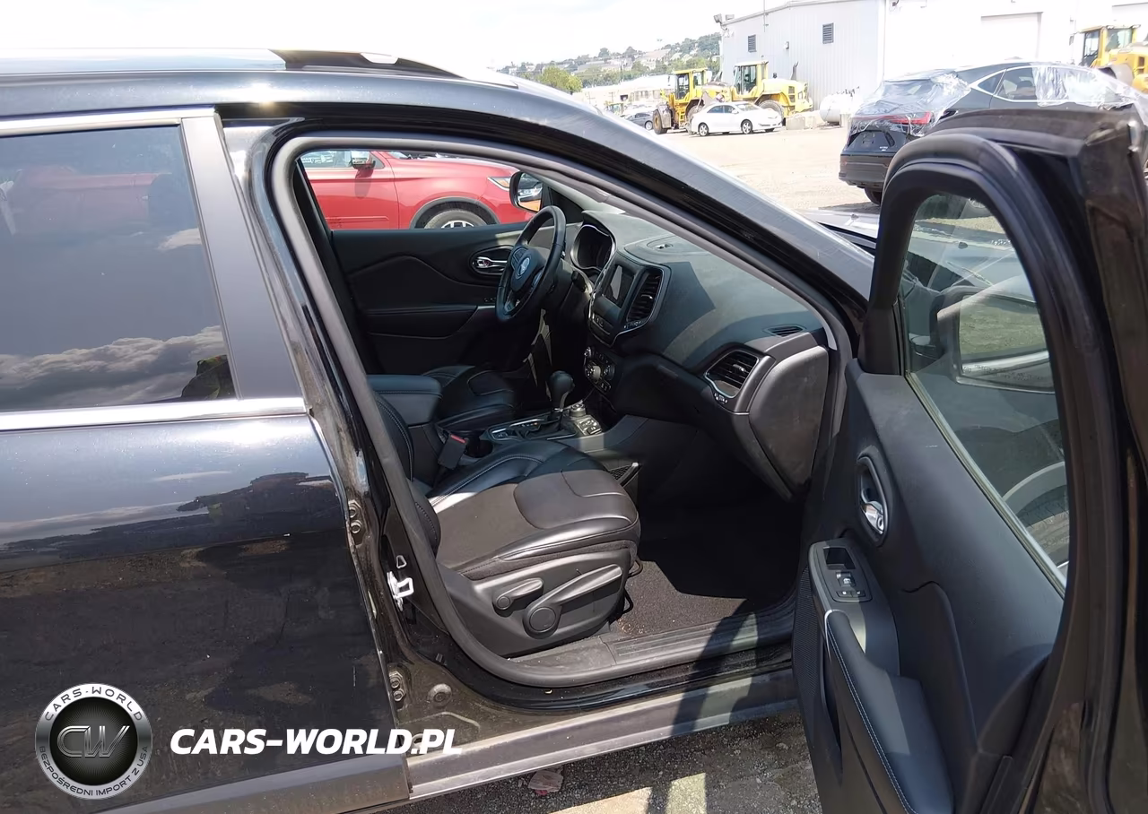 2020 Jeep Cherokee Latitude Plus 4X4 VIN:1C4PJMLB7LD537350 - 5