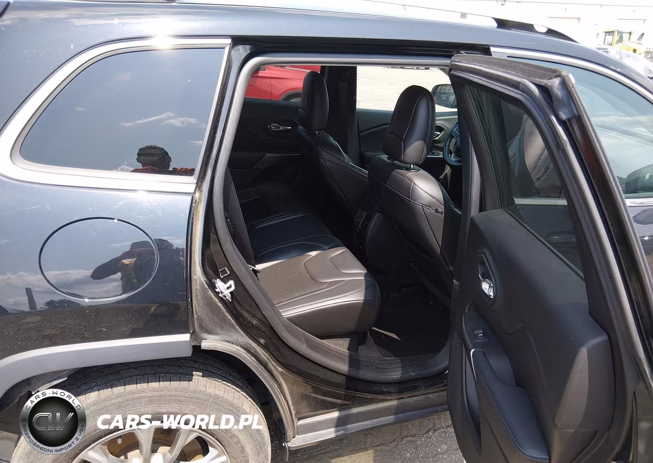 2020 Jeep Cherokee Latitude Plus 4X4 VIN:1C4PJMLB7LD537350 - 8