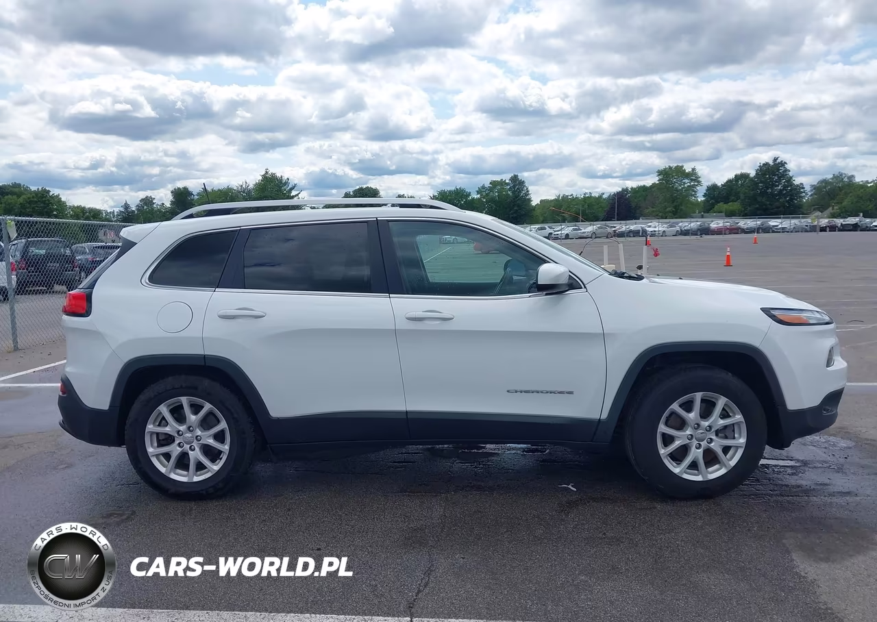 2017 Jeep Cherokee Latitude VIN:1C4PJMCS5HD216091 - 14