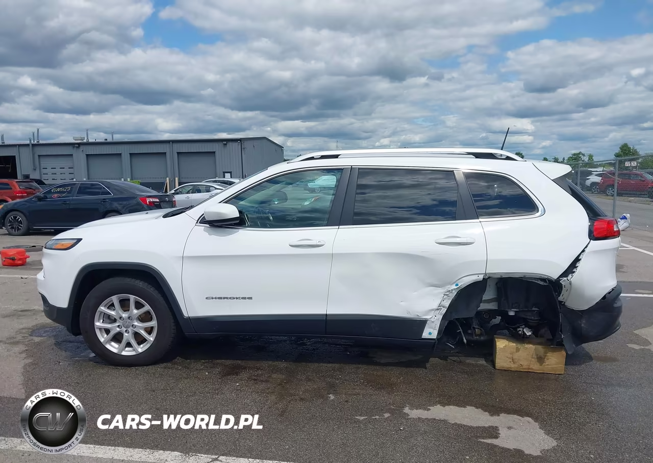 2017 Jeep Cherokee Latitude VIN:1C4PJMCS5HD216091 - 15