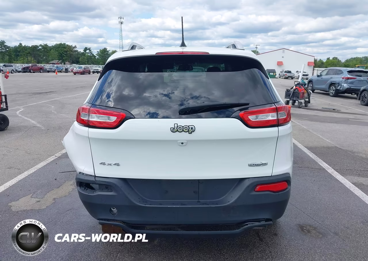 2017 Jeep Cherokee Latitude VIN:1C4PJMCS5HD216091 - 17