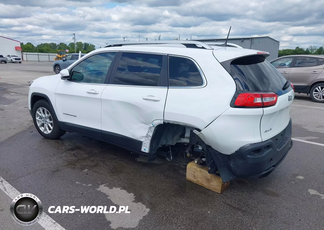 2017 Jeep Cherokee Latitude VIN:1C4PJMCS5HD216091 - 3