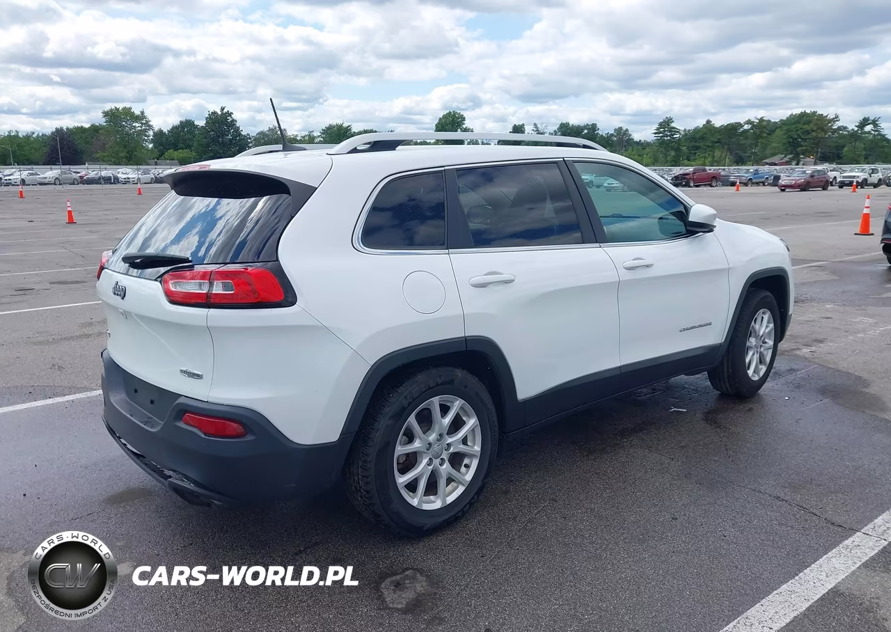 2017 Jeep Cherokee Latitude VIN:1C4PJMCS5HD216091 - 4